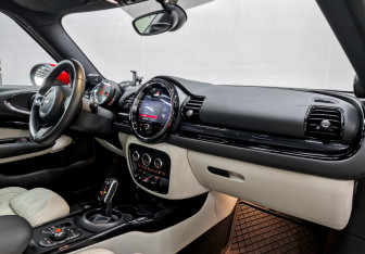 Подержанный автомобиль MINI Clubman Wagon 2021 года (11 фото)
