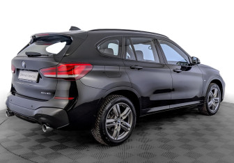 Подержанный автомобиль BMW X1 2022 года (5 фото)
