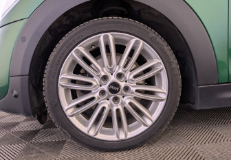 Подержанный автомобиль MINI Hatch 2019 года (13 фото)