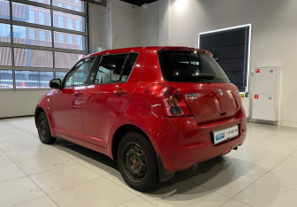 Подержанный автомобиль Suzuki Swift Hatchback 2008 года (7 фото)