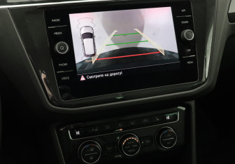 Подержанный автомобиль Volkswagen Tiguan 2019 года (13 фото)