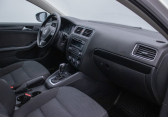 Подержанный автомобиль Volkswagen Jetta Sedan 2012 года (9 фото)