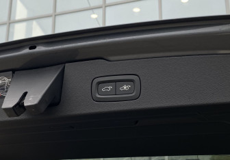 Подержанный автомобиль Volvo V60 Cross Country 2021 года (11 фото)