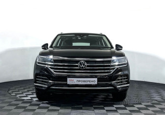 Подержанный автомобиль Volkswagen Touareg 2021 года (2 фото)