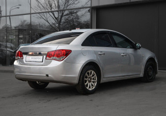 Подержанный автомобиль Chevrolet Cruze Sedan 2011 года (5 фото)