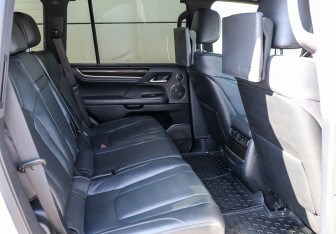 Подержанный автомобиль Lexus LX 2020 года (12 фото)