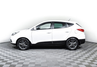 Подержанный автомобиль Hyundai ix35 2015 года (3 фото)