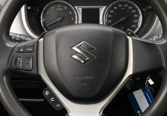 Подержанный автомобиль Suzuki Vitara 2015 года (15 фото)