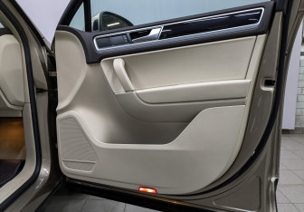 Подержанный автомобиль Volkswagen Touareg 2016 года (24 фото)