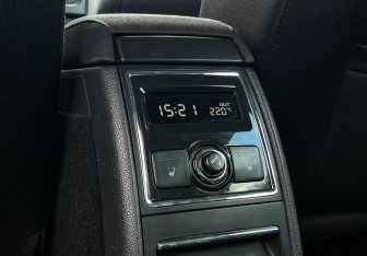 Подержанный автомобиль Skoda Superb Liftback 2013 года (16 фото)