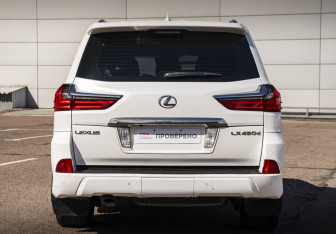 Подержанный автомобиль Lexus LX 2017 года (6 фото)