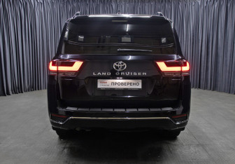 Подержанный автомобиль Toyota Land Cruiser Suv 2023 года (6 фото)