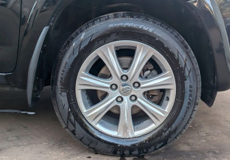 Подержанный автомобиль Toyota RAV4 2010 года (15 фото)