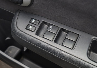 Подержанный автомобиль Nissan Tiida Hatchback 2010 года (18 фото)