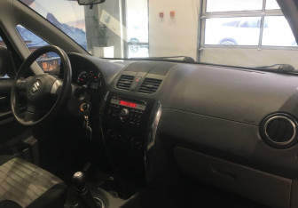 Подержанный автомобиль Suzuki SX4 Hatchback 2014 года (10 фото)