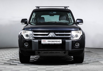 Подержанный автомобиль Mitsubishi Pajero 2011 года (2 фото)