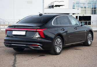 Подержанный автомобиль Hongqi H5 2024 года (7 фото)