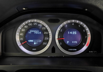 Подержанный автомобиль Volvo S60 2010 года (15 фото)