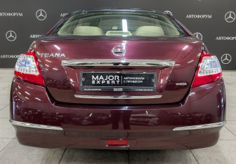 Подержанный автомобиль Nissan Teana 2013 года (6 фото)