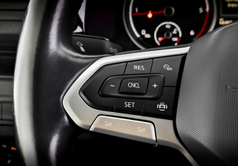 Подержанный автомобиль Volkswagen Multivan 2021 года (30 фото)