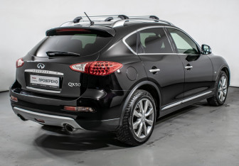 Подержанный автомобиль Infiniti QX50 2016 года (5 фото)