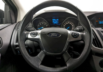 Подержанный автомобиль Ford Focus Hatchback 2012 года (23 фото)