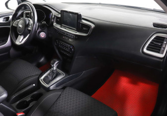 Подержанный автомобиль Kia Ceed Hatchback 2018 года (5 фото)