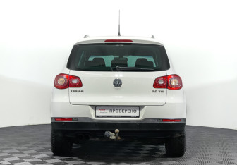 Подержанный автомобиль Volkswagen Tiguan 2010 года (6 фото)