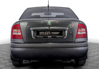 Подержанный автомобиль Skoda Octavia Liftback 2010 года (6 фото)
