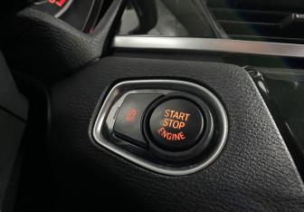 Подержанный автомобиль BMW X1 2017 года (15 фото)