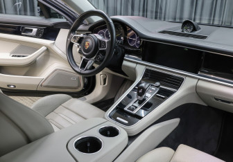 Подержанный автомобиль Porsche Panamera Wagon 2019 года (11 фото)