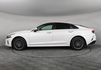 Подержанный автомобиль Kia K5 2020 года (8 фото)