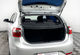 Подержанный автомобиль Kia Rio Hatchback 2015 года (9 фото)