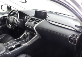 Подержанный автомобиль Lexus NX 2019 года (10 фото)