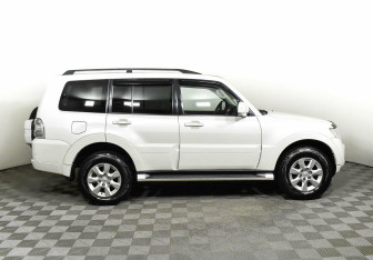 Подержанный автомобиль Mitsubishi Pajero 2014 года (4 фото)