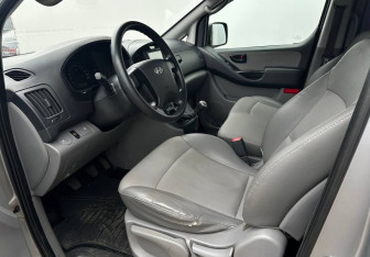 Подержанный автомобиль Hyundai Grand Starex 2011 года (9 фото)