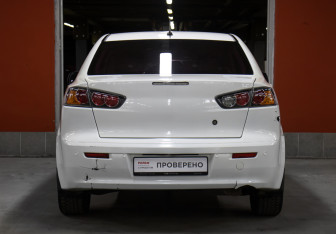 Подержанный автомобиль Mitsubishi Lancer Sedan 2014 года (6 фото)
