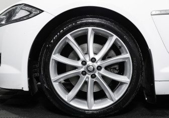 Подержанный автомобиль Jaguar XF Sedan 2013 года (25 фото)