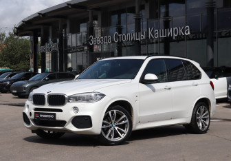 Подержанный автомобиль BMW X5 2015 года (25 фото)