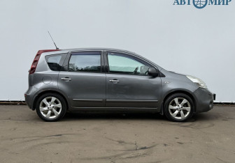 Подержанный автомобиль Nissan Note 2011 года (4 фото)