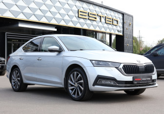 Подержанный автомобиль Skoda Octavia Liftback 2020 года (3 фото)