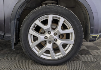 Подержанный автомобиль Nissan X-Trail 2013 года (12 фото)