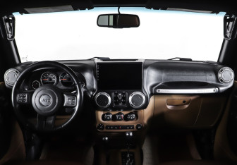 Подержанный автомобиль Jeep Wrangler 2016 года (13 фото)