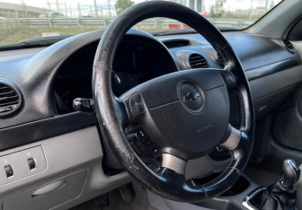 Подержанный автомобиль Chevrolet Lacetti Wagon 2007 года (13 фото)