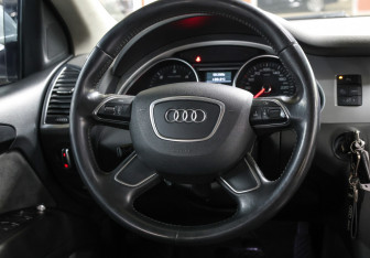 Подержанный автомобиль Audi Q7 2014 года (17 фото)