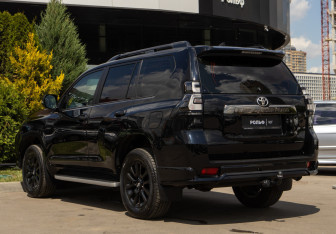 Подержанный автомобиль Toyota Land Cruiser Prado 2021 года (26 фото)