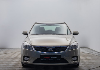 Подержанный автомобиль Kia Ceed Hatchback 2011 года (8 фото)