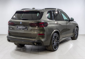 Подержанный автомобиль BMW X5 2023 года (5 фото)
