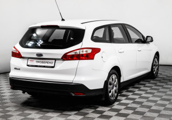 Подержанный автомобиль Ford Focus Wagon 2013 года (5 фото)
