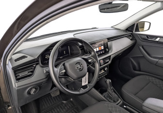 Подержанный автомобиль Skoda Rapid Liftback 2022 года (15 фото)